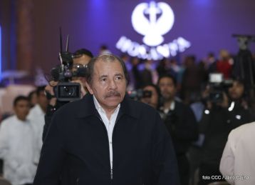 Acto de entrega de la ciudadanía nicaragüense y de la Orden Rubén Darío al pastor David Spencer