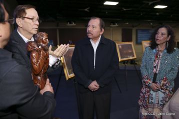 Acto de entrega de la ciudadanía nicaragüense y de la Orden Rubén Darío al pastor David Spencer
