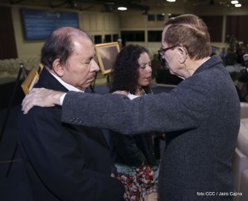 Acto de entrega de la ciudadanía nicaragüense y de la Orden Rubén Darío al pastor David Spencer