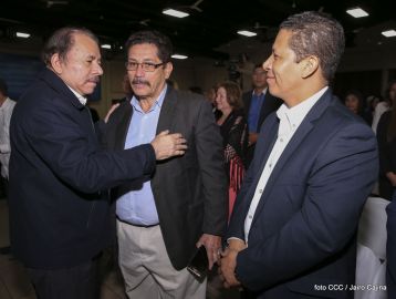 Acto de entrega de la ciudadanía nicaragüense y de la Orden Rubén Darío al pastor David Spencer