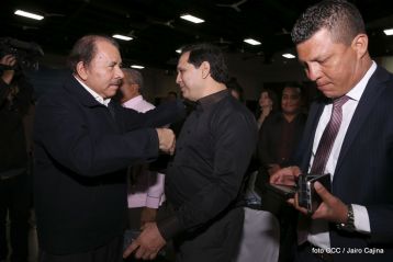 Acto de entrega de la ciudadanía nicaragüense y de la Orden Rubén Darío al pastor David Spencer