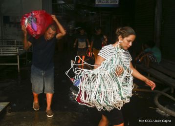 Voraz incendio en el Mercado Oriental