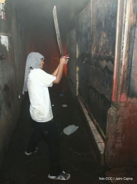 Voraz incendio en el Mercado Oriental