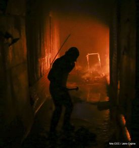 Voraz incendio en el Mercado Oriental