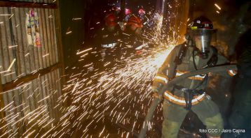 Voraz incendio en el Mercado Oriental