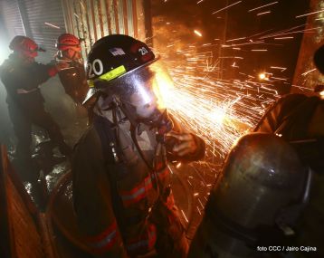 Voraz incendio en el Mercado Oriental