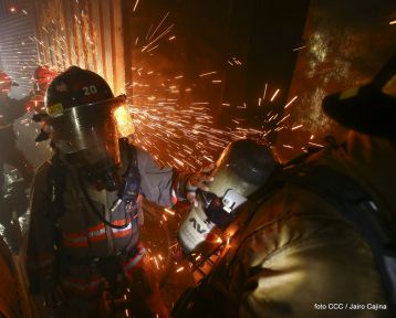 Voraz incendio en el Mercado Oriental