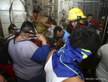 Voraz incendio en el Mercado Oriental