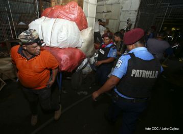 Voraz incendio en el Mercado Oriental