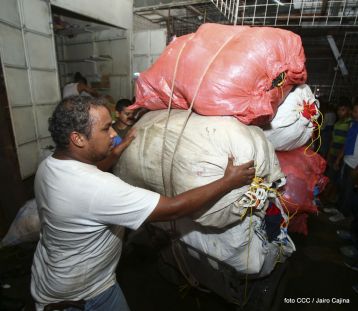 Voraz incendio en el Mercado Oriental