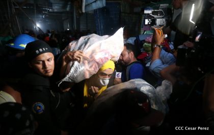 Voraz incendio en el Mercado Oriental