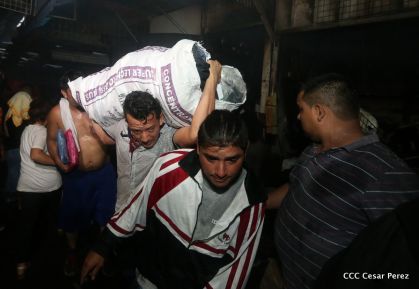 Voraz incendio en el Mercado Oriental