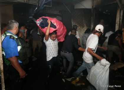 Voraz incendio en el Mercado Oriental