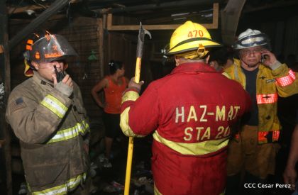 Voraz incendio en el Mercado Oriental
