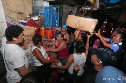 Voraz incendio en el Mercado Oriental