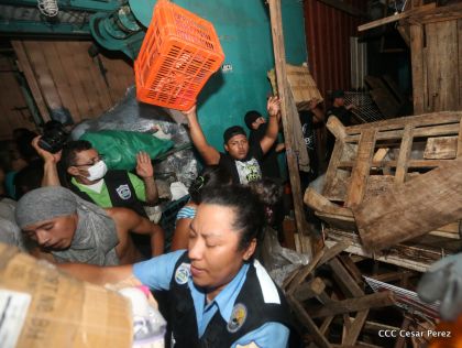 Voraz incendio en el Mercado Oriental