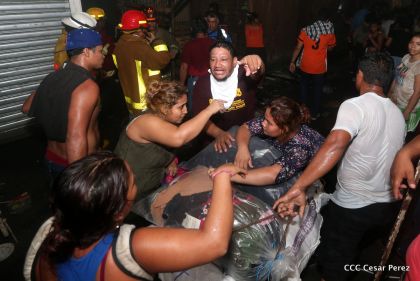 Voraz incendio en el Mercado Oriental