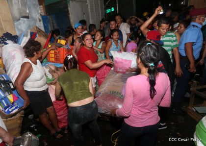 Voraz incendio en el Mercado Oriental