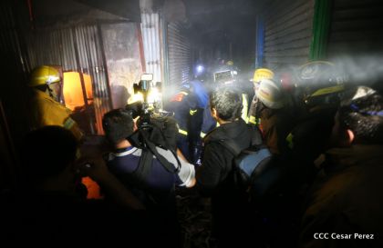 Voraz incendio en el Mercado Oriental