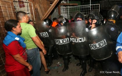 Voraz incendio en el Mercado Oriental