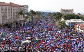 Miles claman por la Paz y la No Violencia