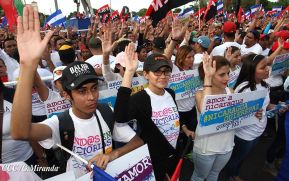 Miles claman por la Paz y la No Violencia