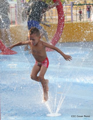 Familias celebran en paz y amor el primero de Mayo en espacios de recreación construidos por el Gobierno