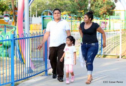 Familias celebran en paz y amor el primero de Mayo en espacios de recreación construidos por el Gobierno