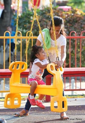 Familias celebran en paz y amor el primero de Mayo en espacios de recreación construidos por el Gobierno