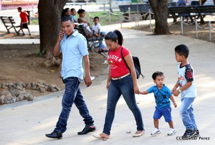 Familias celebran en paz y amor el primero de Mayo en espacios de recreación construidos por el Gobierno