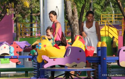Familias celebran en paz y amor el primero de Mayo en espacios de recreación construidos por el Gobierno