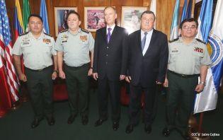 Delegación sostiene encuentro con Comandancia del Ejército