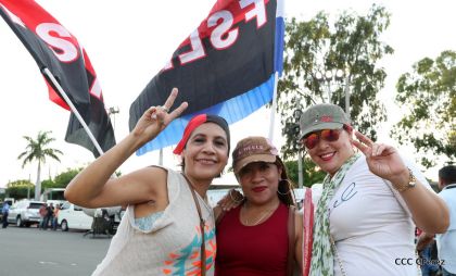 Daniel y Rosario se funden en abrazo solidario con las Madres en Oración y Cantata por la Paz