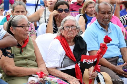 Daniel y Rosario se funden en abrazo solidario con las Madres en Oración y Cantata por la Paz