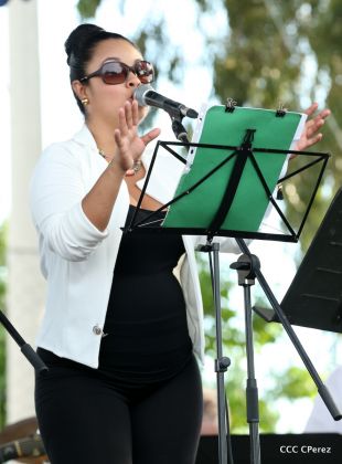Daniel y Rosario se funden en abrazo solidario con las Madres en Oración y Cantata por la Paz