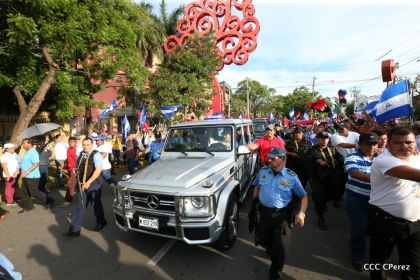 Daniel y Rosario se funden en abrazo solidario con las Madres en Oración y Cantata por la Paz