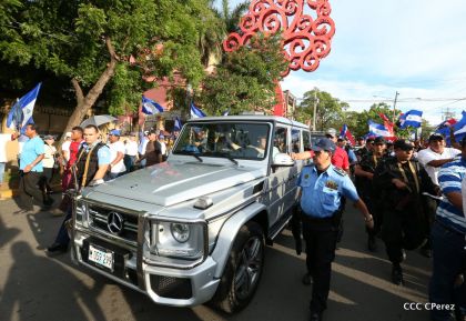 Daniel y Rosario se funden en abrazo solidario con las Madres en Oración y Cantata por la Paz