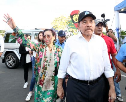 Daniel y Rosario se funden en abrazo solidario con las Madres en Oración y Cantata por la Paz
