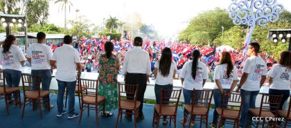 Daniel y Rosario se funden en abrazo solidario con las Madres en Oración y Cantata por la Paz