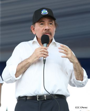 Daniel y Rosario se funden en abrazo solidario con las Madres en Oración y Cantata por la Paz