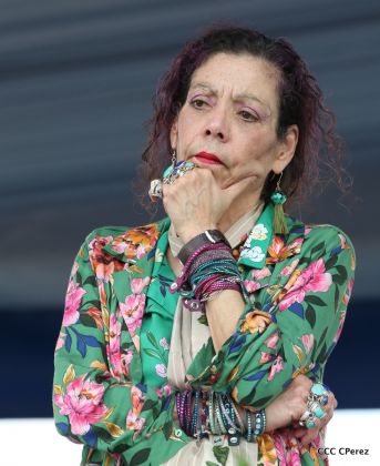 Daniel y Rosario se funden en abrazo solidario con las Madres en Oración y Cantata por la Paz