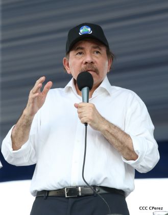 Daniel y Rosario se funden en abrazo solidario con las Madres en Oración y Cantata por la Paz