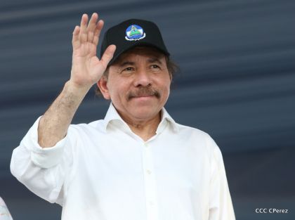 Daniel y Rosario se funden en abrazo solidario con las Madres en Oración y Cantata por la Paz