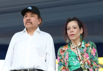 Daniel y Rosario se funden en abrazo solidario con las Madres en Oración y Cantata por la Paz