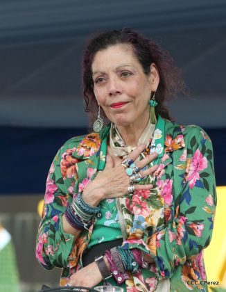 Daniel y Rosario se funden en abrazo solidario con las Madres en Oración y Cantata por la Paz