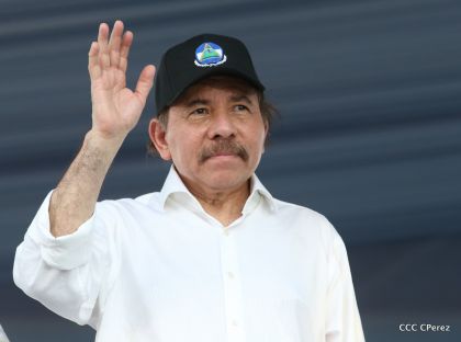 Daniel y Rosario se funden en abrazo solidario con las Madres en Oración y Cantata por la Paz