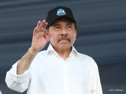 Daniel y Rosario se funden en abrazo solidario con las Madres en Oración y Cantata por la Paz