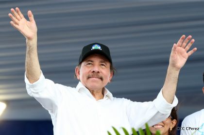 Daniel y Rosario se funden en abrazo solidario con las Madres en Oración y Cantata por la Paz