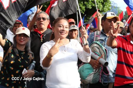 Daniel y Rosario se funden en abrazo solidario con las Madres en Oración y Cantata por la Paz