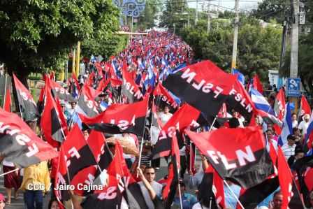 Daniel y Rosario se funden en abrazo solidario con las Madres en Oración y Cantata por la Paz